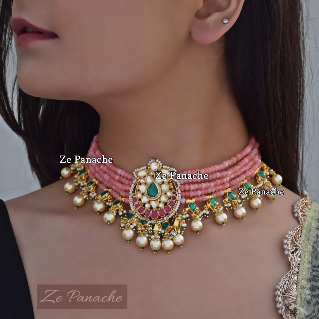 RAUNIKA CHOKER