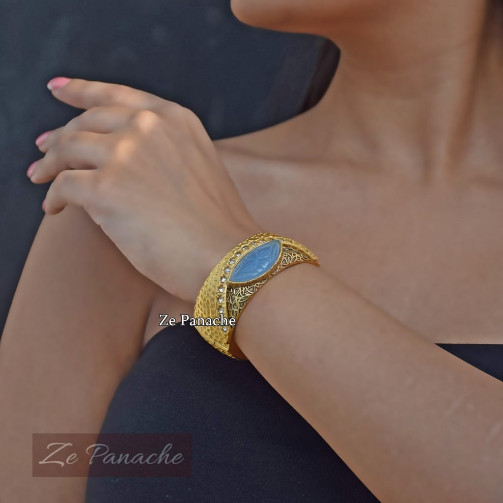SONAKSHI ICE BLUE HANDCUFF