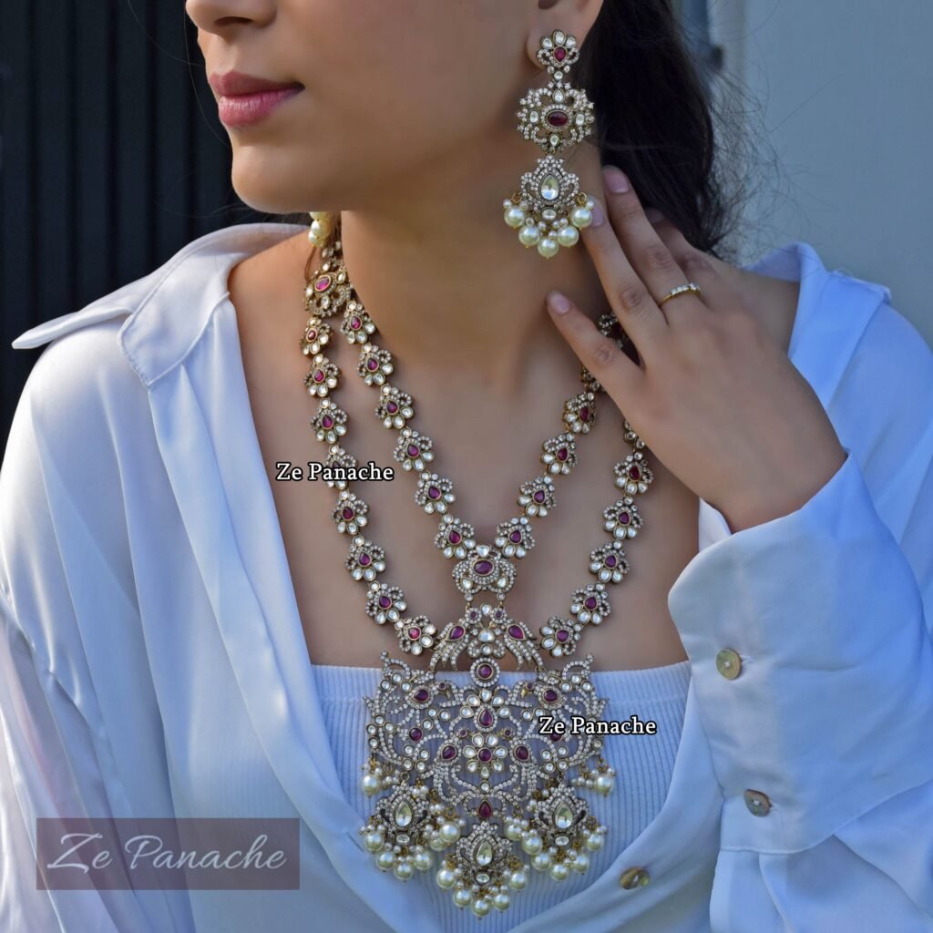 SADIA VICTORIAN LAYERED NECKLACE SET